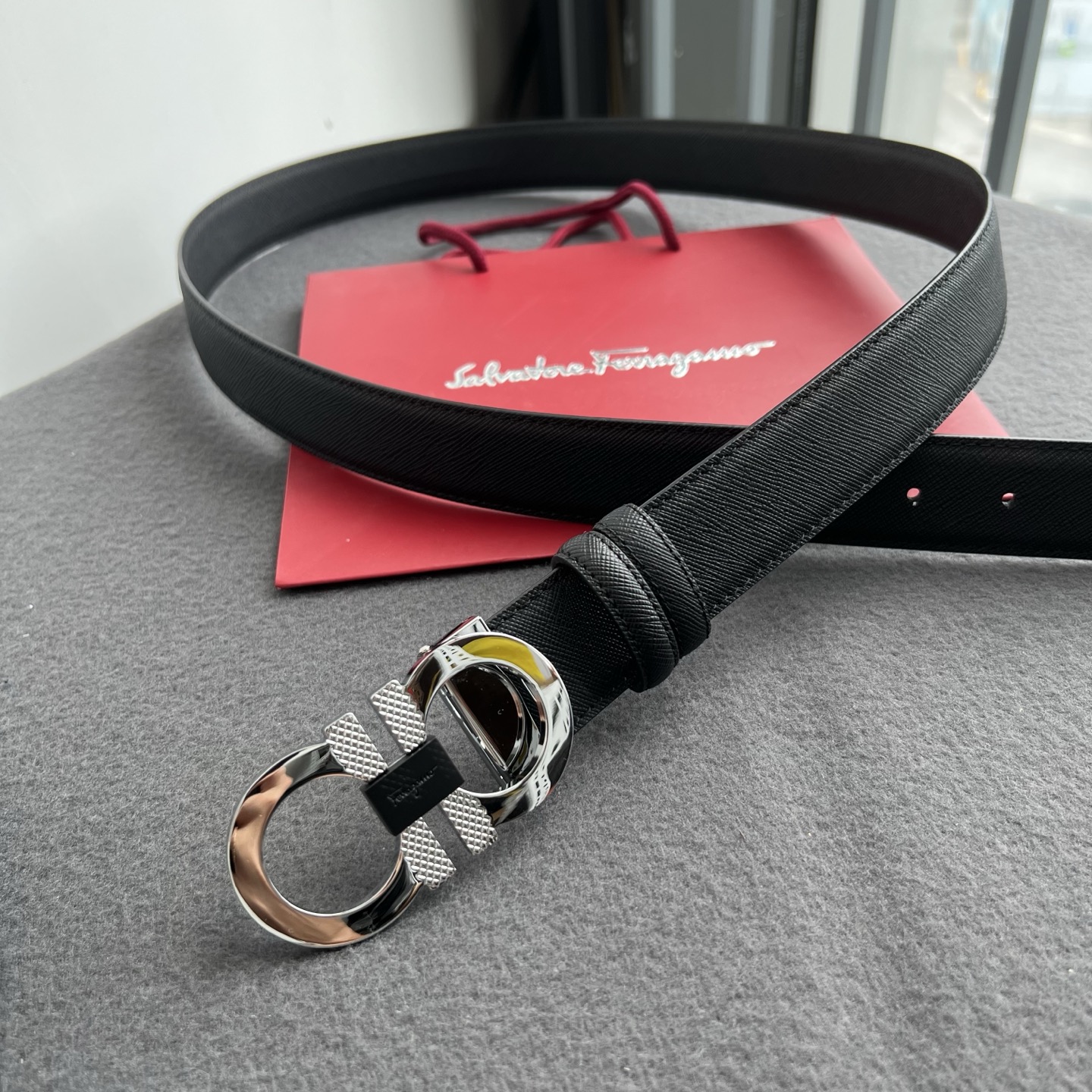 🎐 FERRAGAMO 🎐（菲拉格慕） 采用双面十字纹➕精品纯铜扣头打造 柔软细腻，双面可用，时尚休闲易搭配，商务百搭大