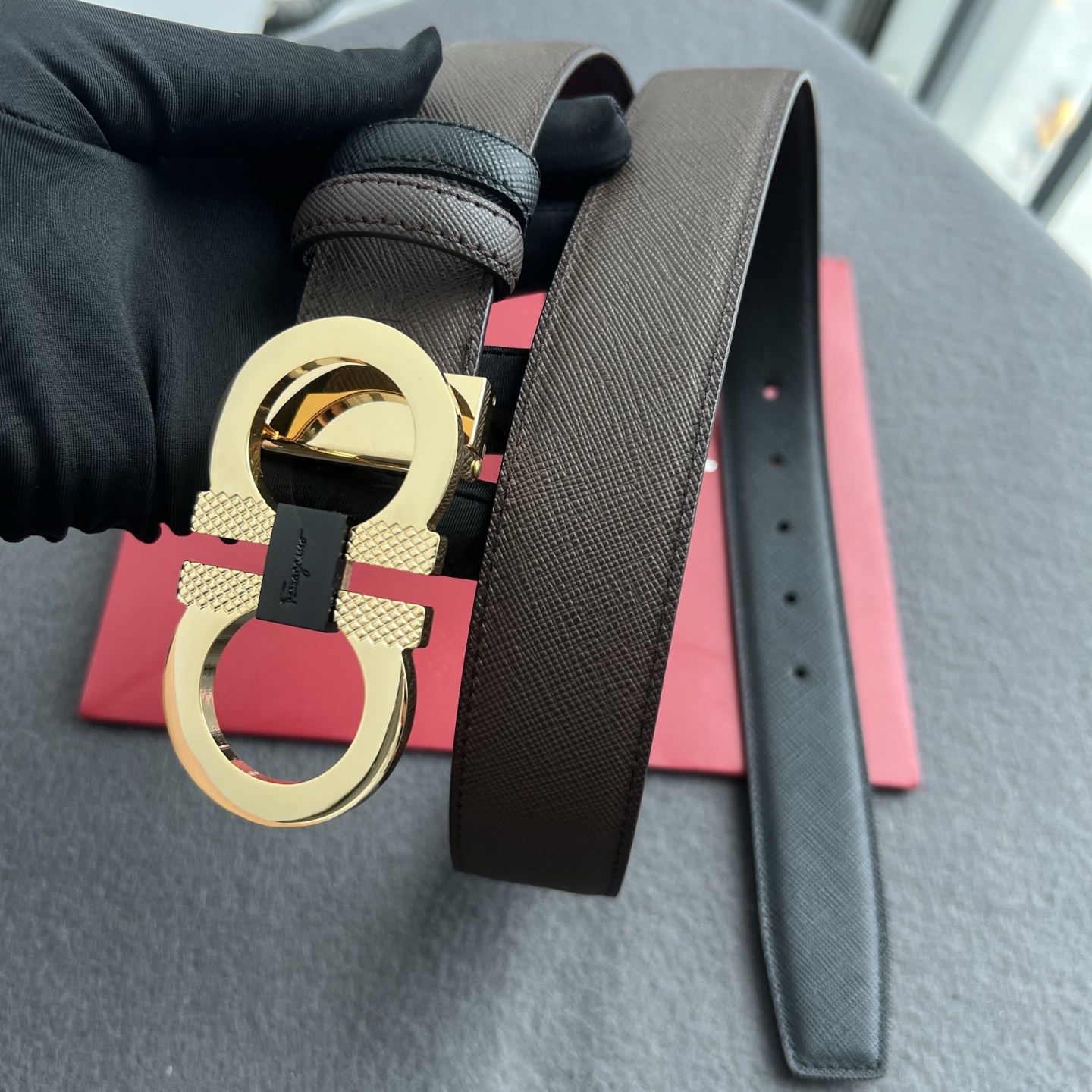 🎐 FERRAGAMO 🎐(菲拉格慕) 采用双面十字纹➕精品纯铜扣头打造 柔软细腻,双面可用,时尚休闲易搭配,商务百搭大 🎐 FERRAGAMO 🎐(菲拉格慕) 采用双面十字纹➕精品纯铜扣头打造 柔软细腻,双面可用,时尚休闲易搭配,商务百搭大