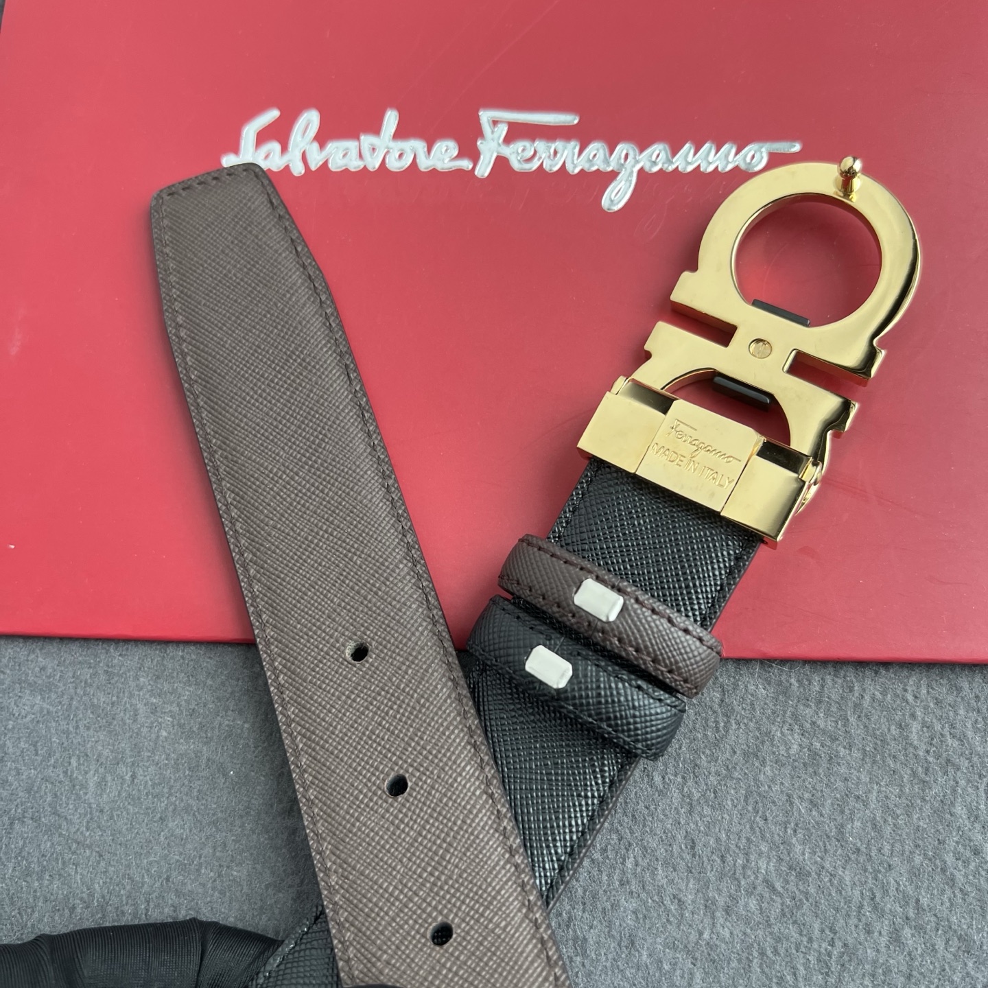 🎐 FERRAGAMO 🎐(菲拉格慕) 采用双面十字纹➕精品纯铜扣头打造 柔软细腻,双面可用,时尚休闲易搭配,商务百搭大 🎐 FERRAGAMO 🎐(菲拉格慕) 采用双面十字纹➕精品纯铜扣头打造 柔软细腻,双面可用,时尚休闲易搭配,商务百搭大