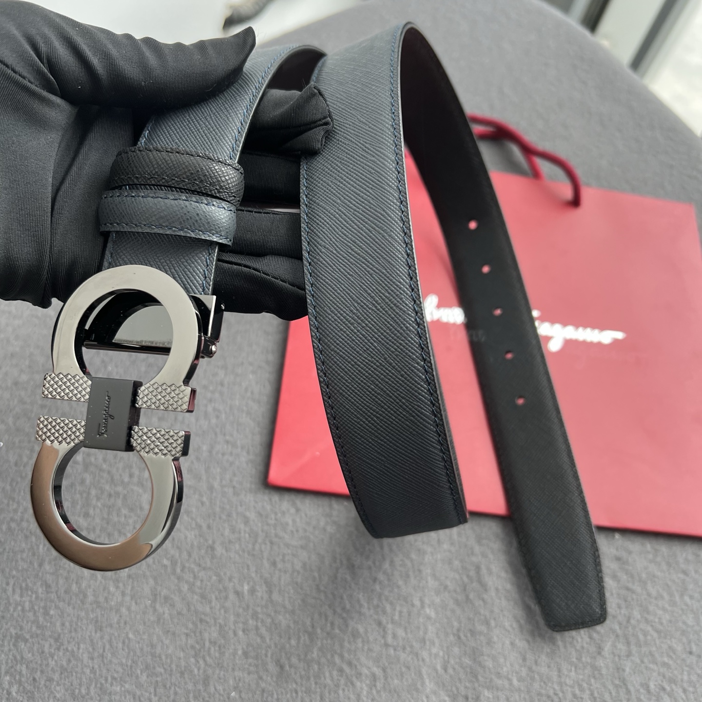 🎐 FERRAGAMO 🎐(菲拉格慕) 采用双面十字纹➕精品纯铜扣头打造 柔软细腻,双面可用,时尚休闲易搭配,商务百搭大 🎐 FERRAGAMO 🎐(菲拉格慕) 采用双面十字纹➕精品纯铜扣头打造 柔软细腻,双面可用,时尚休闲易搭配,商务百搭大