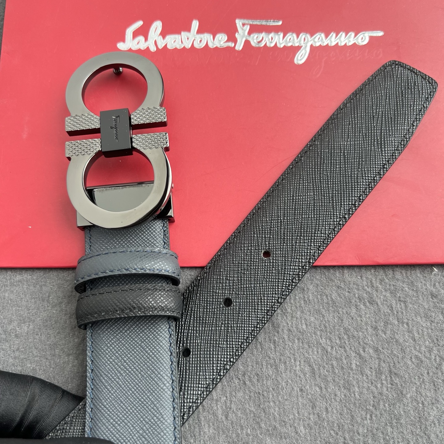 🎐 FERRAGAMO 🎐(菲拉格慕) 采用双面十字纹➕精品纯铜扣头打造 柔软细腻,双面可用,时尚休闲易搭配,商务百搭大 🎐 FERRAGAMO 🎐(菲拉格慕) 采用双面十字纹➕精品纯铜扣头打造 柔软细腻,双面可用,时尚休闲易搭配,商务百搭大