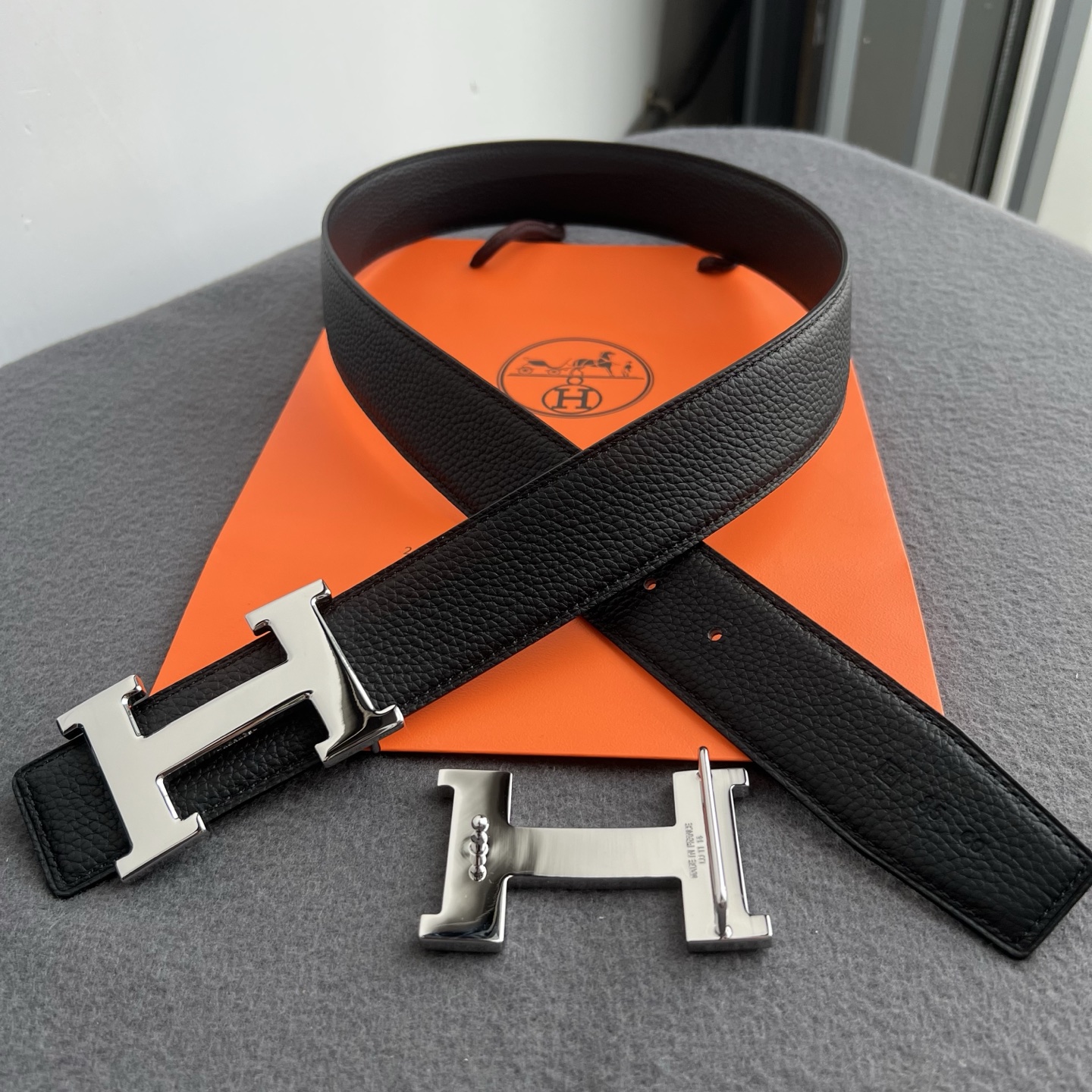 🎐 Hermès 🎐（爱马仕） 采用双面头层togo本色线➕精品经典H扣头打造 ，双面可用，柔软细腻，时尚休闲易搭配，商