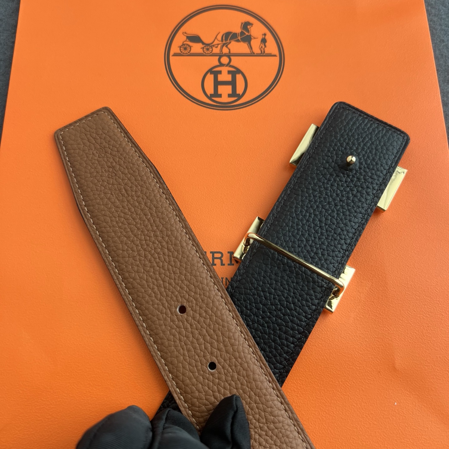 🎐 Hermès 🎐(爱马仕) 采用双面头层togo本色线➕精品经典H扣头打造 ,双面可用,柔软细腻,时尚休闲易搭配,商 🎐 Hermès 🎐(爱马仕) 采用双面头层togo本色线➕精品经典H扣头打造 ,双面可用,柔软细腻,时尚休闲易搭配,商