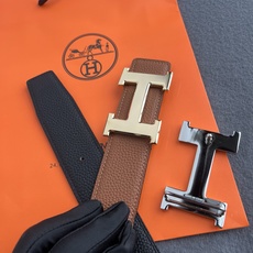 🎐 Hermès 🎐(爱马仕) 采用双面头层togo本色线➕精品经典H扣头打造 ,双面可用,柔软细腻,时尚休闲易搭配,商 🎐 Hermès 🎐(爱马仕) 采用双面头层togo本色线➕精品经典H扣头打造 ,双面可用,柔软细腻,时尚休闲易搭配,商