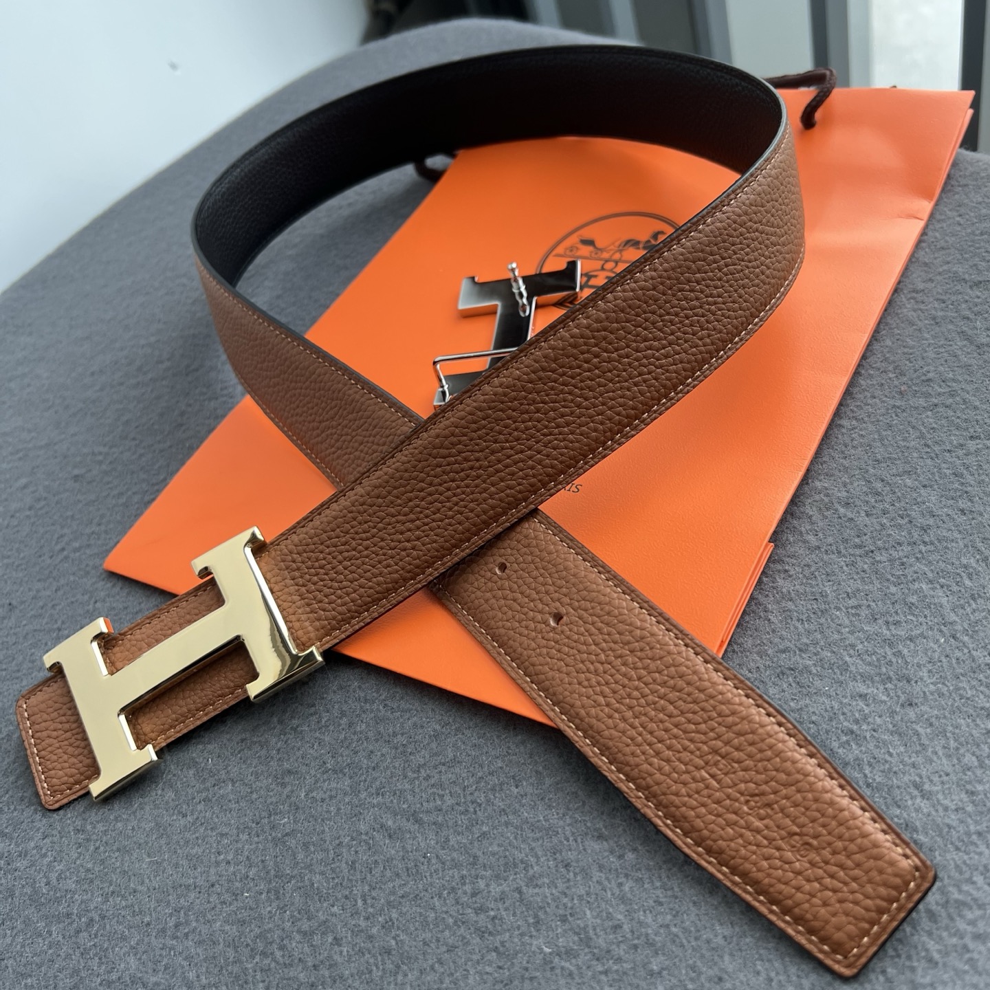 🎐 Hermès 🎐(爱马仕) 采用双面头层togo本色线➕精品经典H扣头打造 ,双面可用,柔软细腻,时尚休闲易搭配,商 🎐 Hermès 🎐(爱马仕) 采用双面头层togo本色线➕精品经典H扣头打造 ,双面可用,柔软细腻,时尚休闲易搭配,商