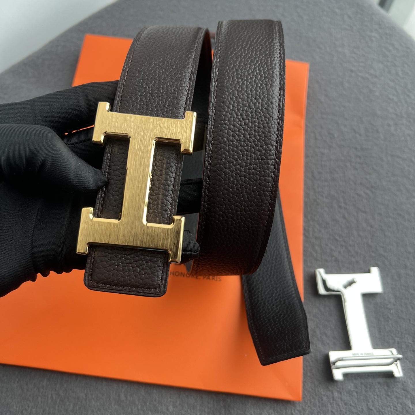 🎐 Hermès 🎐(爱马仕) 采用双面头层togo本色线➕精品经典H扣头打造 ,双面可用,柔软细腻,时尚休闲易搭配,商 🎐 Hermès 🎐(爱马仕) 采用双面头层togo本色线➕精品经典H扣头打造 ,双面可用,柔软细腻,时尚休闲易搭配,商