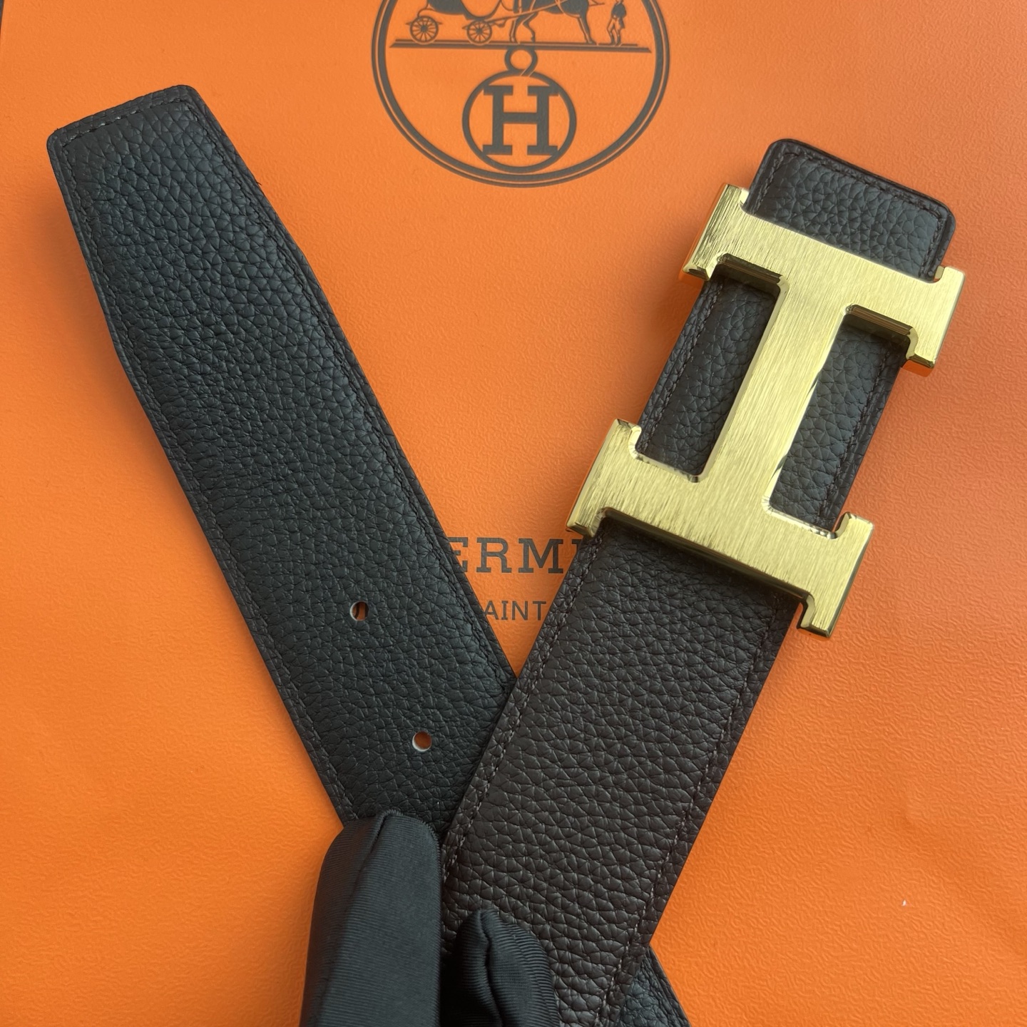 🎐 Hermès 🎐(爱马仕) 采用双面头层togo本色线➕精品经典H扣头打造 ,双面可用,柔软细腻,时尚休闲易搭配,商 🎐 Hermès 🎐(爱马仕) 采用双面头层togo本色线➕精品经典H扣头打造 ,双面可用,柔软细腻,时尚休闲易搭配,商
