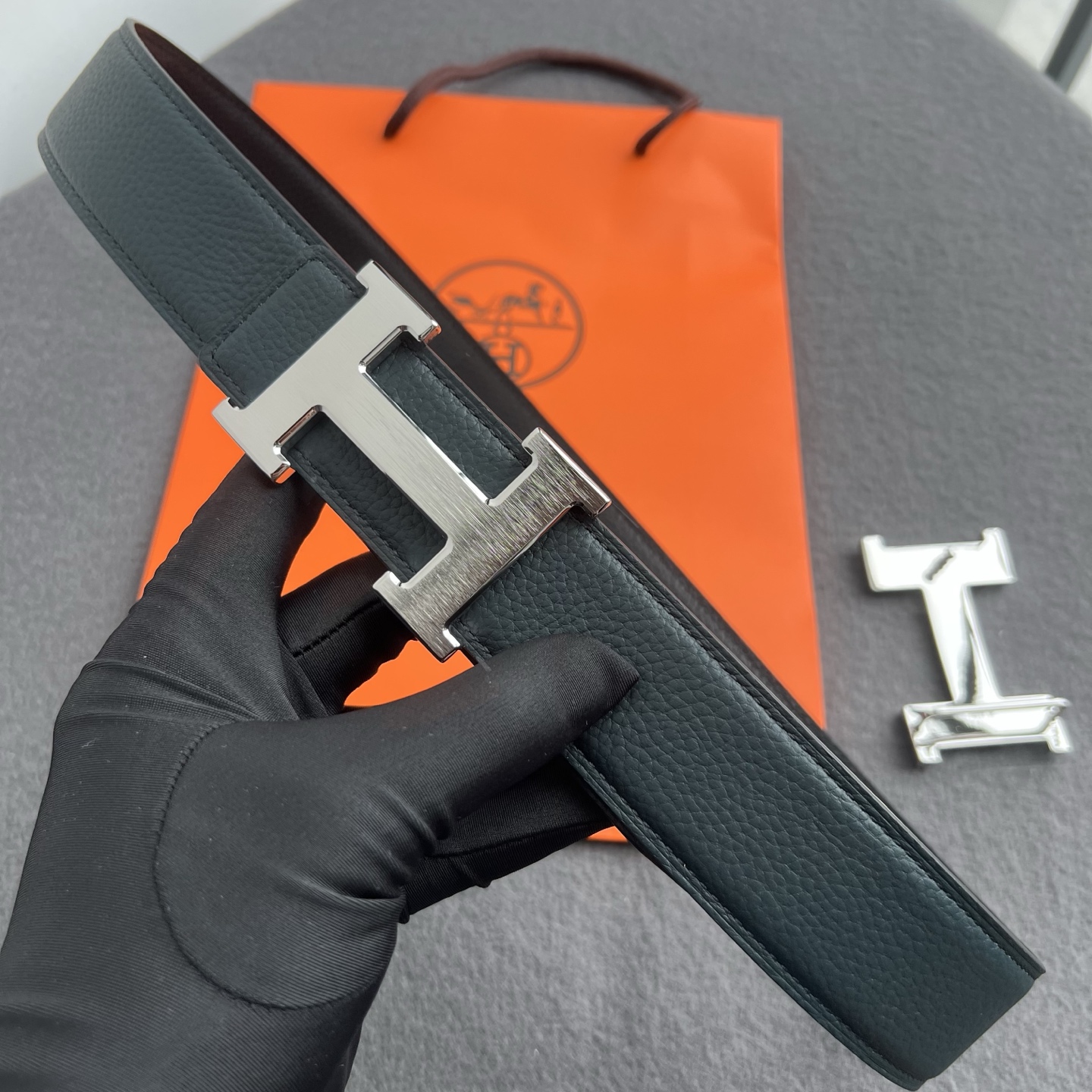 🎐 Hermès 🎐（爱马仕） 采用双面头层togo本色线➕精品经典H扣头打造 ，双面可用，柔软细腻，时尚休闲易搭配，商