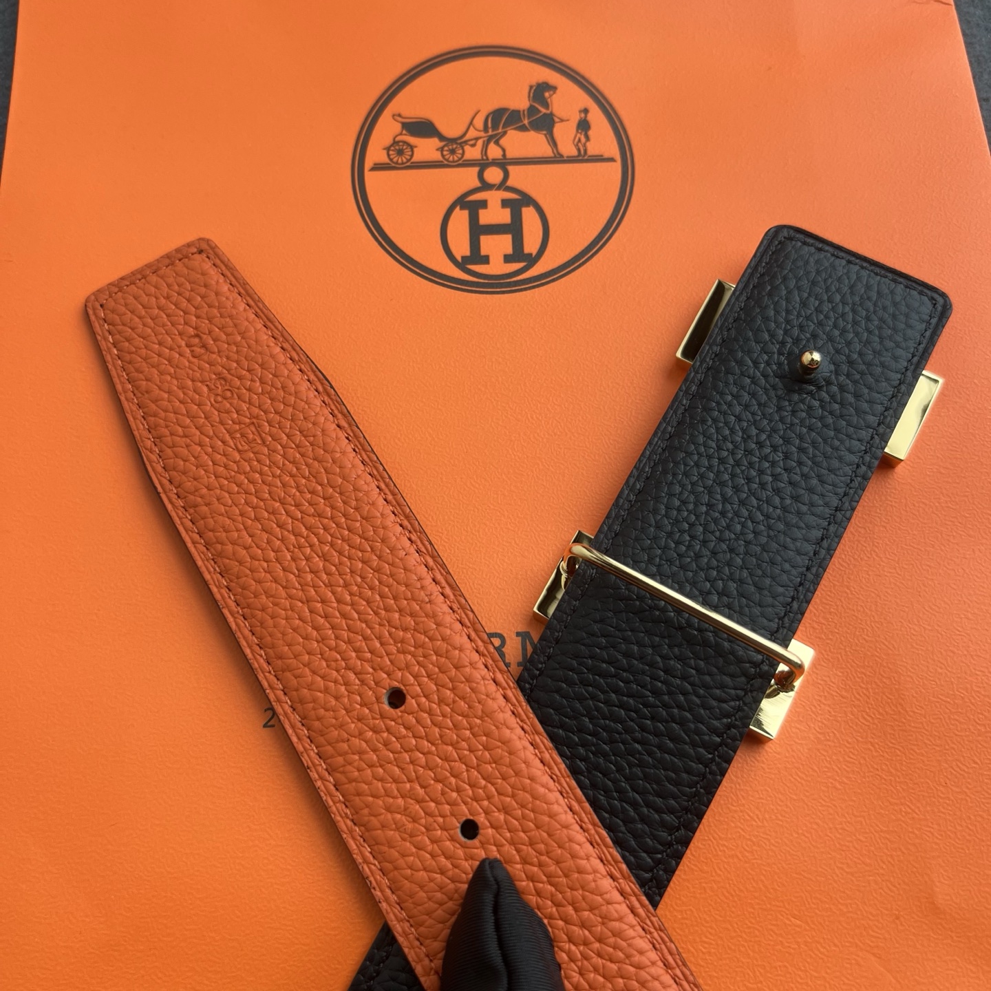 🎐 Hermès 🎐(爱马仕) 采用双面头层togo本色线➕精品经典H扣头打造 ,双面可用,柔软细腻,时尚休闲易搭配,商 🎐 Hermès 🎐(爱马仕) 采用双面头层togo本色线➕精品经典H扣头打造 ,双面可用,柔软细腻,时尚休闲易搭配,商