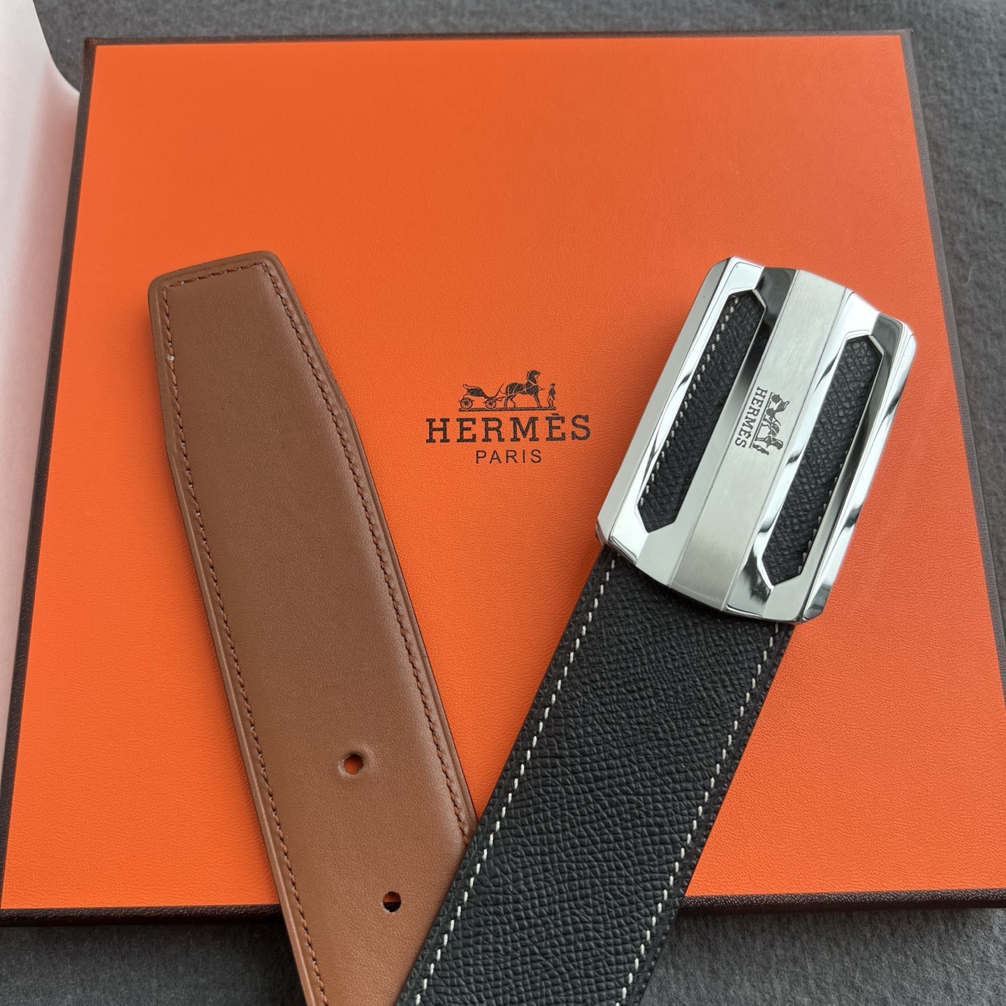 🎐 Hermès 🎐(爱马仕) 采用头层手掌纹➕360不绣钢包头扣打造 ,双面可用,柔软细腻,时尚休闲易搭配,商务百搭大 🎐 Hermès 🎐(爱马仕) 采用头层手掌纹➕360不绣钢包头扣打造 ,双面可用,柔软细腻,时尚休闲易搭配,商务百搭大