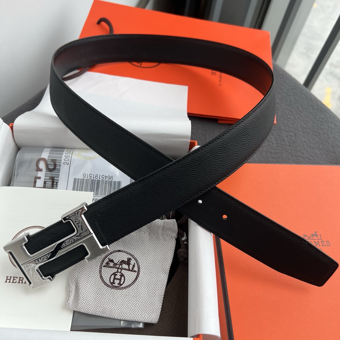 🎐 Hermès 🎐（爱马仕） 采用头层手掌纹➕360不绣钢包头扣打造 ，双面可用，柔软细腻，时尚休闲易搭配，商务百搭大