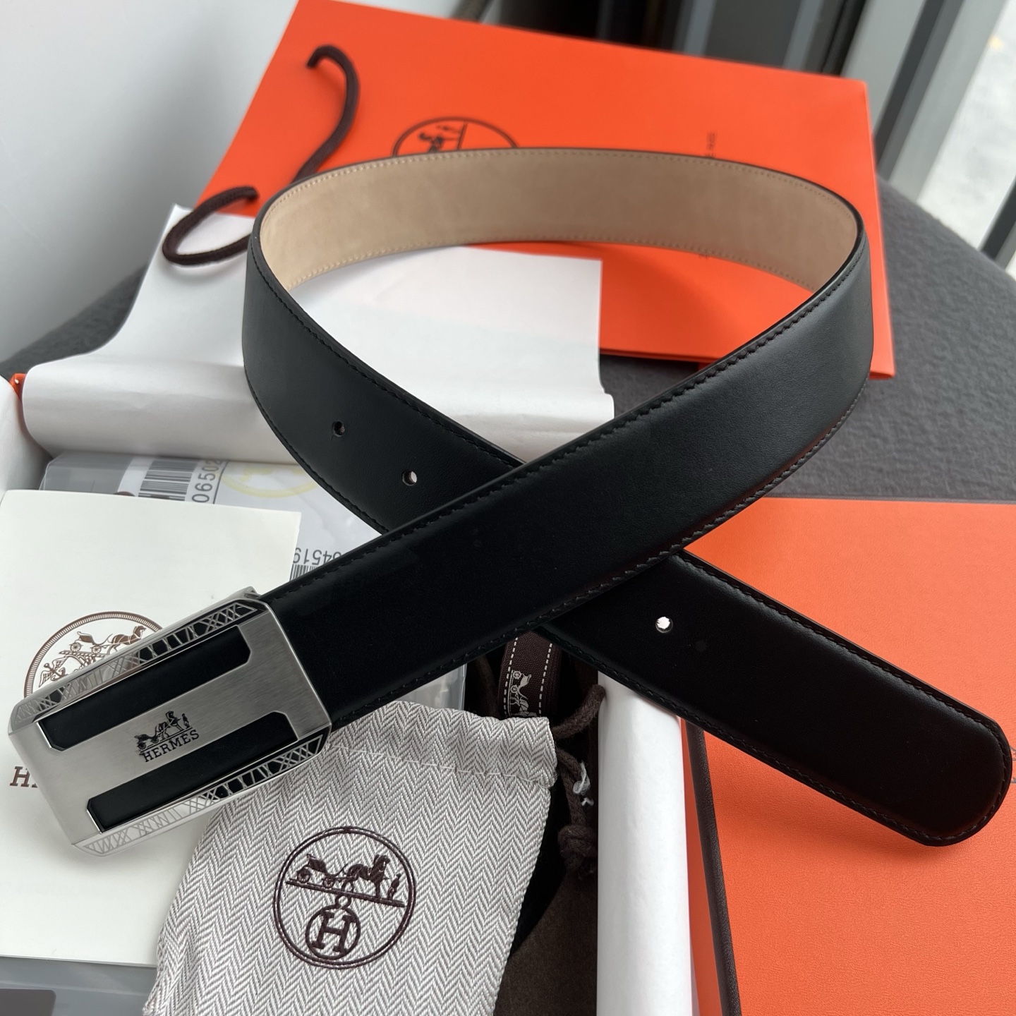 🎐 Hermès 🎐(爱马仕) 采用头层粒面毛孔纹➕360不绣钢包头扣打造 ,双面可用,柔软细腻,时尚休闲易搭配,商务百 🎐 Hermès 🎐(爱马仕) 采用头层粒面毛孔纹➕360不绣钢包头扣打造 ,双面可用,柔软细腻,时尚休闲易搭配,商务百