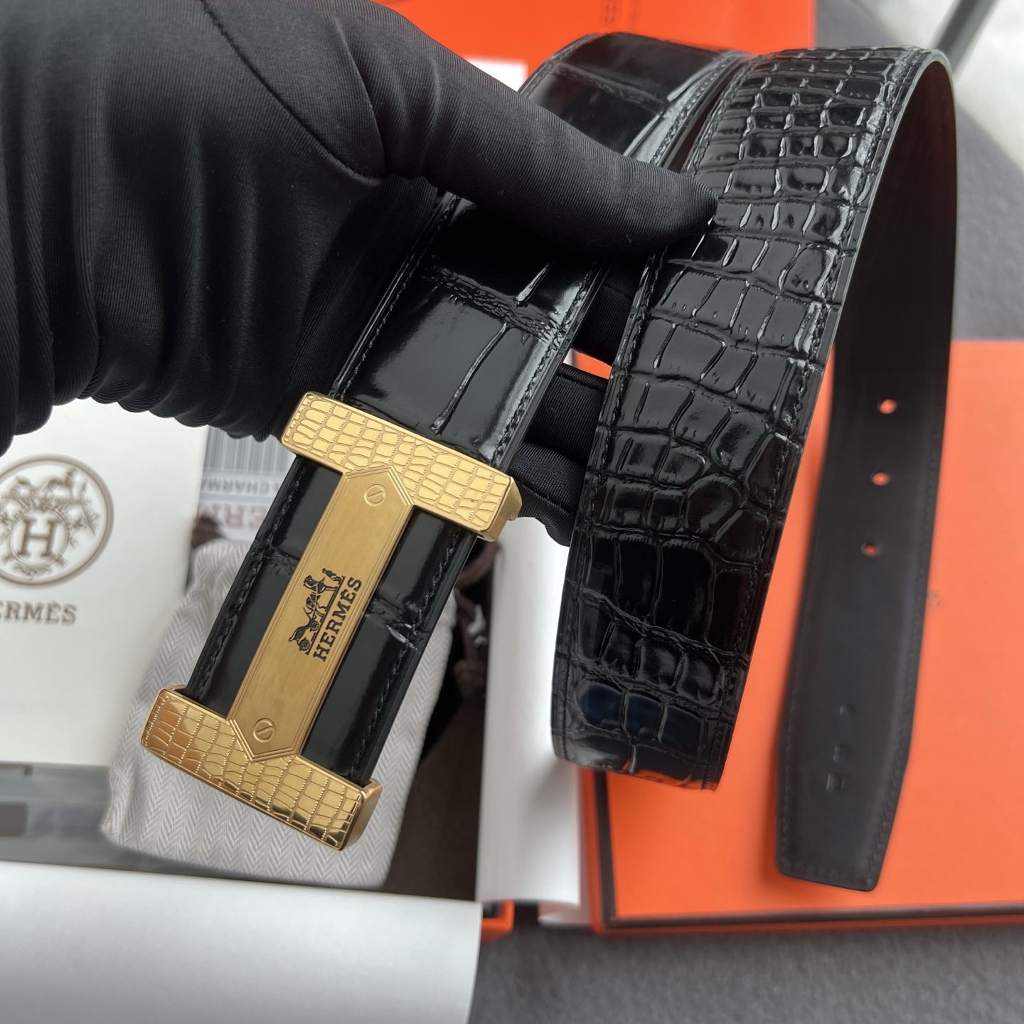 🎐 Hermès 🎐(爱马仕) 采用头层铁板鳄鱼纹➕360不绣钢包头扣打造 ,双面可用,柔软细腻,时尚休闲易搭配,商务百 🎐 Hermès 🎐(爱马仕) 采用头层铁板鳄鱼纹➕360不绣钢包头扣打造 ,双面可用,柔软细腻,时尚休闲易搭配,商务百