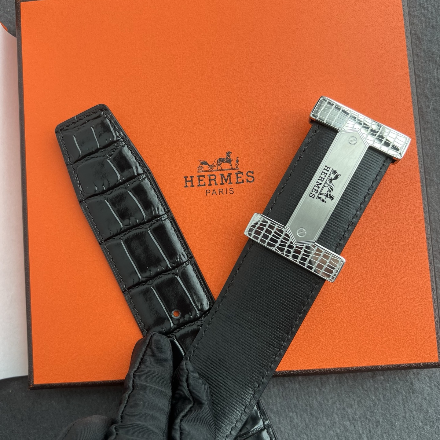 🎐 Hermès 🎐(爱马仕) 采用头层压细条纹➕360不绣钢包头扣打造 ,双面可用,柔软细腻,时尚休闲易搭配,商务百搭 🎐 Hermès 🎐(爱马仕) 采用头层压细条纹➕360不绣钢包头扣打造 ,双面可用,柔软细腻,时尚休闲易搭配,商务百搭