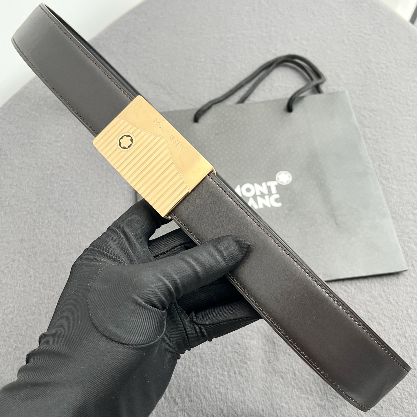 🎐 Montblanc 🎐（万宝龙） 修面毛孔纹 ➕360不锈钢精品扣头打造 柔软细腻，休闲商务，百搭大方，商务休闲！ 
