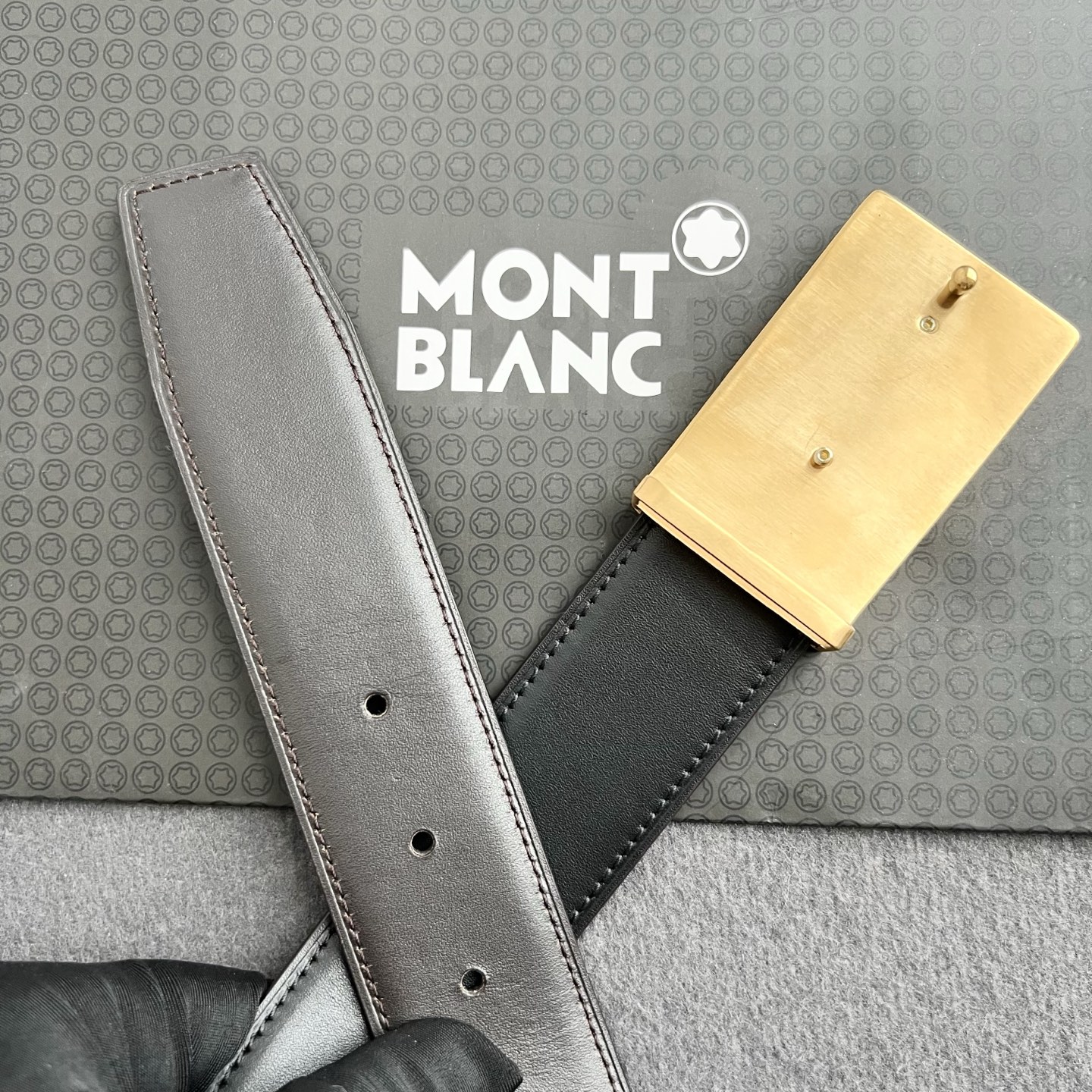 🎐 Montblanc 🎐（万宝龙） 修面毛孔纹 ➕360不锈钢精品扣头打造 柔软细腻，休闲商务，百搭大方，商务休闲！ 