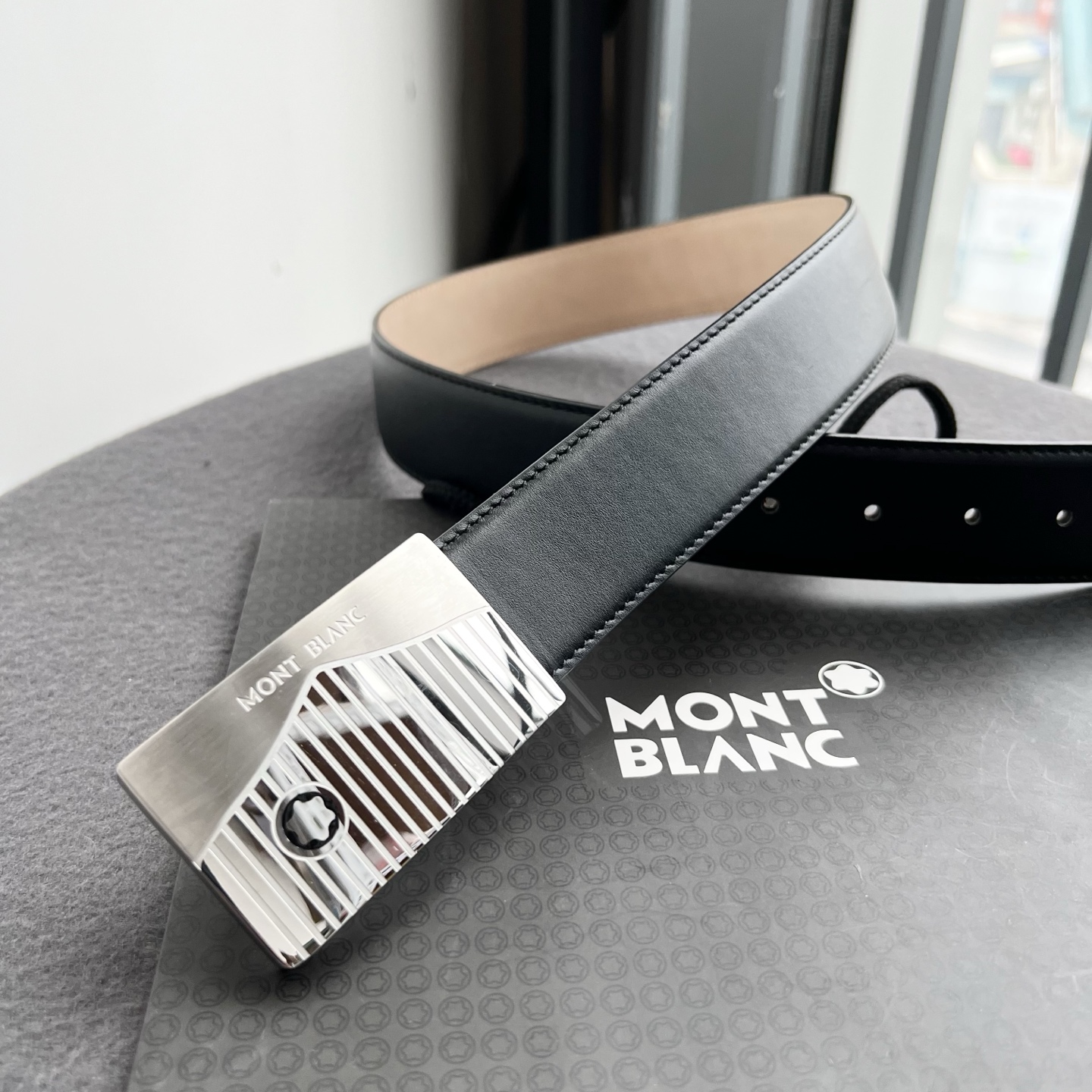 🎐 Montblanc 🎐（万宝龙） 修面毛孔纹 ➕360不锈钢精品扣头打造 柔软细腻，休闲商务，百搭大方，商务休闲！ 