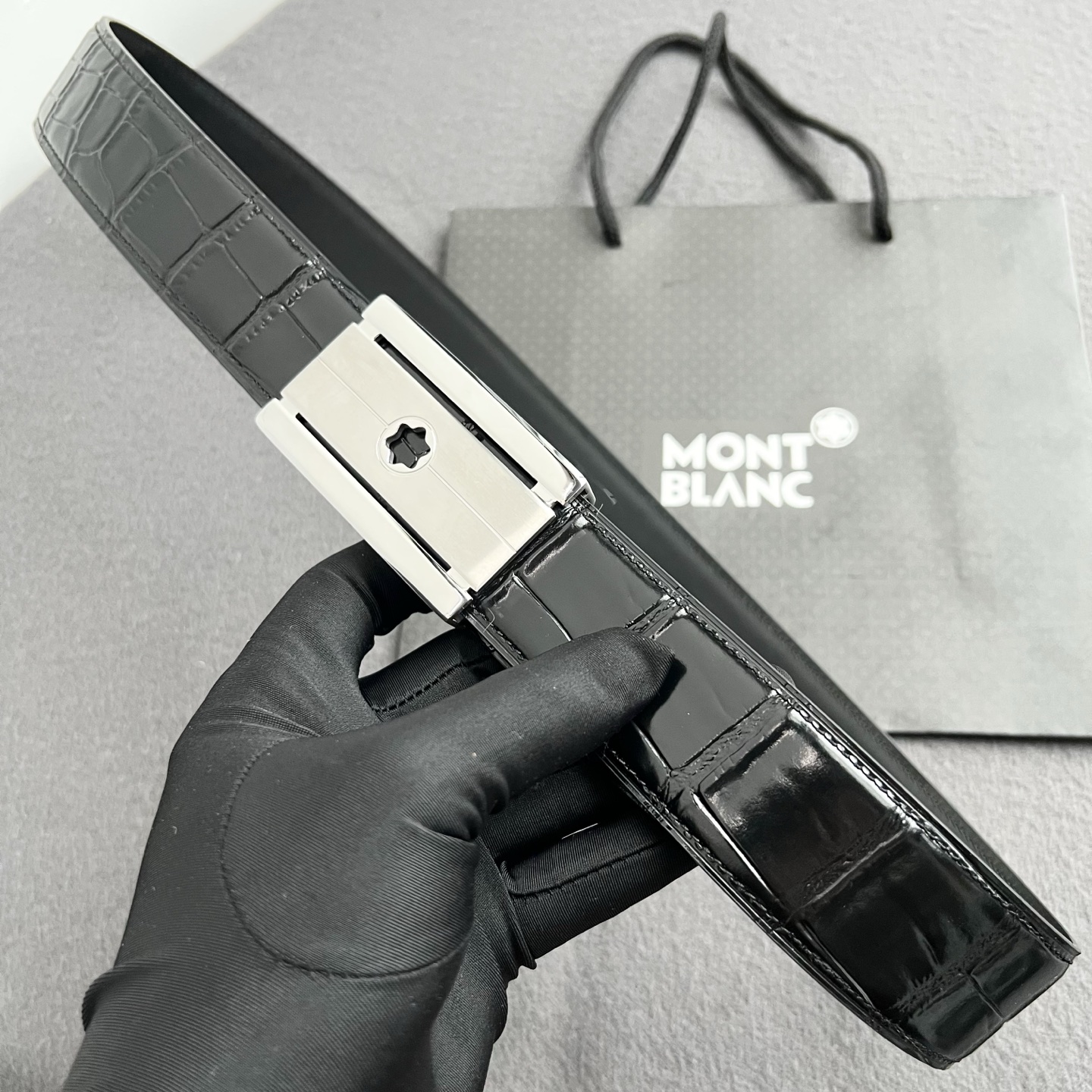 🎐 Montblanc 🎐（万宝龙） 铁板鳄鱼🐊纹 ➕360不锈钢精品扣头打造 柔软细腻，休闲商务，百搭大方，商务休闲！