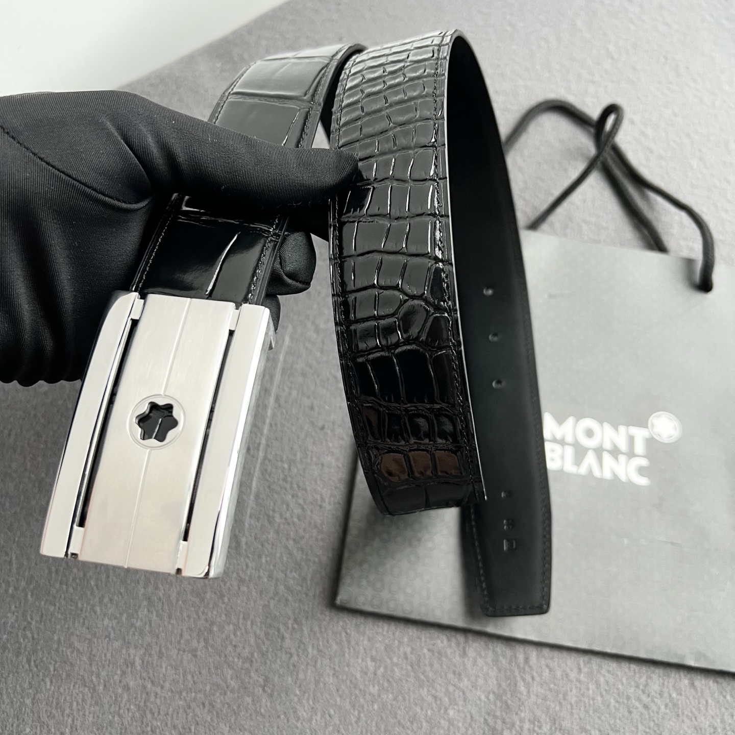 🎐 Montblanc 🎐（万宝龙） 铁板鳄鱼🐊纹 ➕360不锈钢精品扣头打造 柔软细腻，休闲商务，百搭大方，商务休闲！