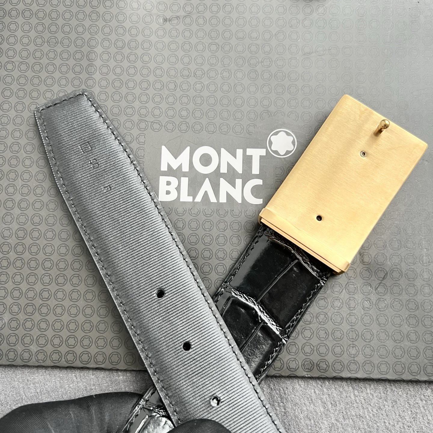 🎐 Montblanc 🎐（万宝龙） 修面压条纹 ➕360不锈钢精品扣头打造 柔软细腻，休闲商务，百搭大方，商务休闲！ 