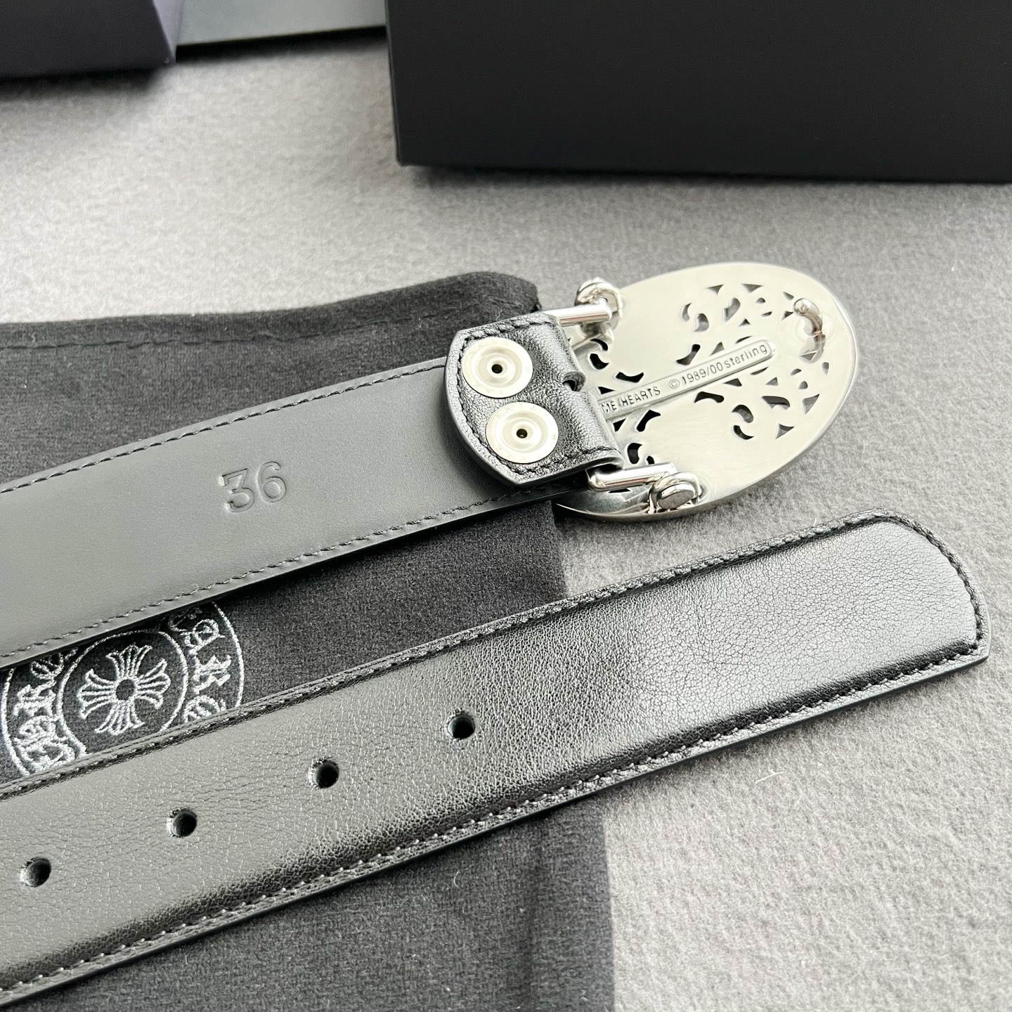 克罗心十字藤蔓。守护者椭圆腰带 最经典的款式之一，历久弥新，再过10年，拿出来看还是那么有型！4cm，率性男女均可搭配！