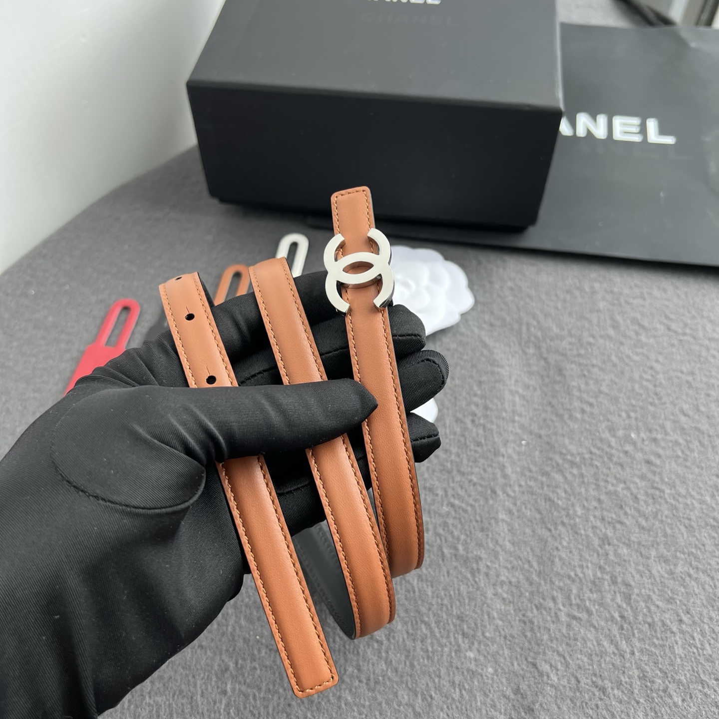 香家新款窄版双面腰带 Chanel 经典双面腰带，选用优质小牛皮，更适合夏季，搭配裤子裙子都很合适，百搭款特别赞👍，整体