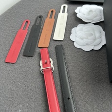 香家新款窄版双面腰带 Chanel 经典双面腰带,选用优质小牛皮,更适合夏季,搭配裤子裙子都很合适,百搭款特别赞👍,整体 香家新款窄版双面腰带 Chanel 经典双面腰带,选用优质小牛皮,更适合夏季,搭配裤子裙子都很合适,百搭款特别赞👍,整体