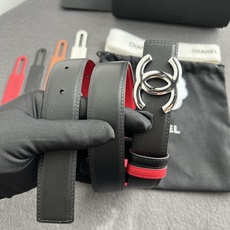 香家新款双面腰带 Chanel 经典双面腰带,选用优质小牛皮,更适合夏季,搭配裤子裙子都很合适,百搭款特别赞👍,整体细节 香家新款双面腰带 Chanel 经典双面腰带,选用优质小牛皮,更适合夏季,搭配裤子裙子都很合适,百搭款特别赞👍,整体细节