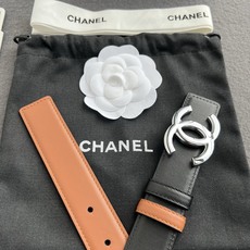 香家新款双面腰带 Chanel 经典双面腰带,选用优质小牛皮,更适合夏季,搭配裤子裙子都很合适,百搭款特别赞👍,整体细节 香家新款双面腰带 Chanel 经典双面腰带,选用优质小牛皮,更适合夏季,搭配裤子裙子都很合适,百搭款特别赞👍,整体细节