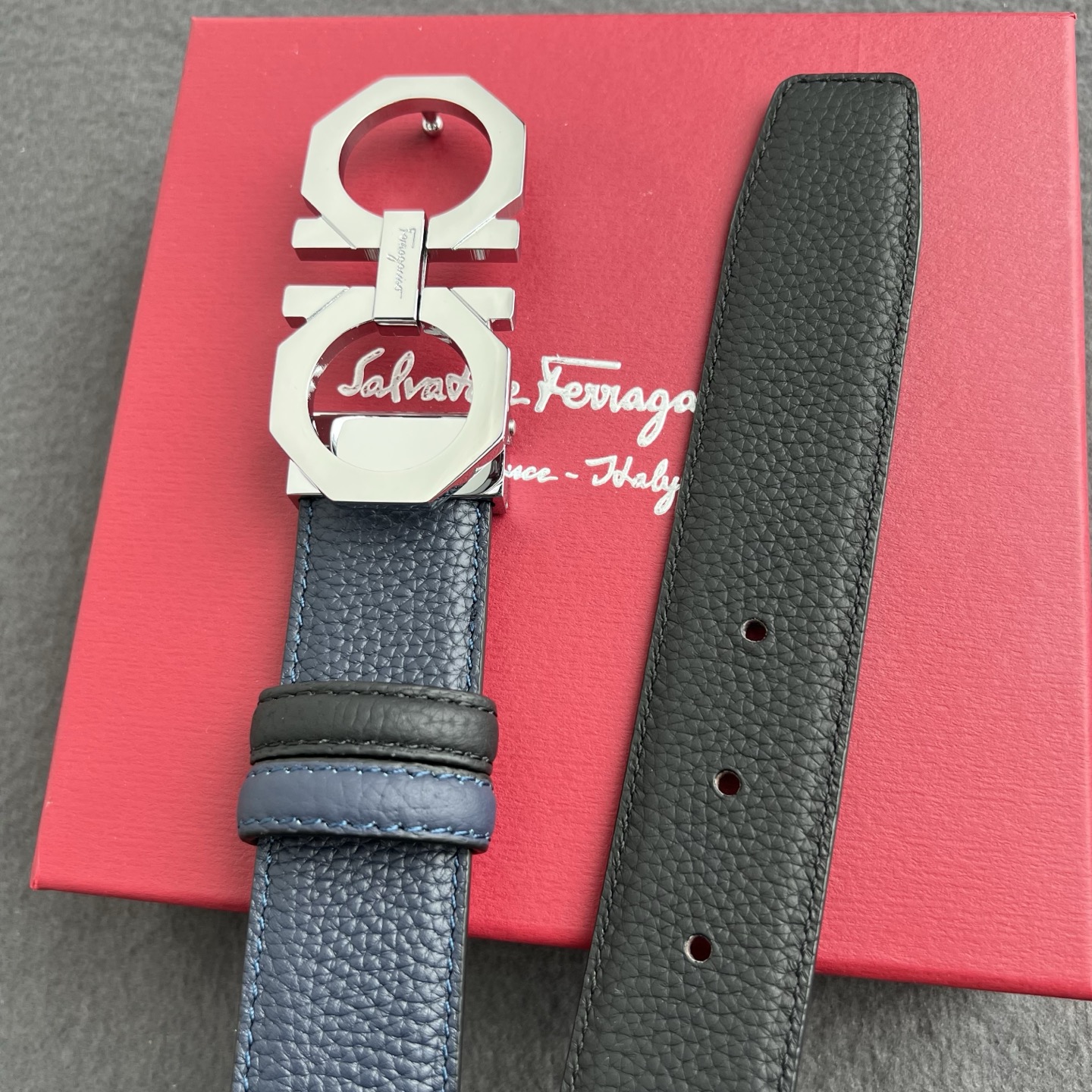 🎐 FERRAGAMO 🎐（菲拉格慕） 采用双面togo➕精品纯铜扣头打造 柔软细腻，双面可用，时尚休闲易搭配，商务百搭