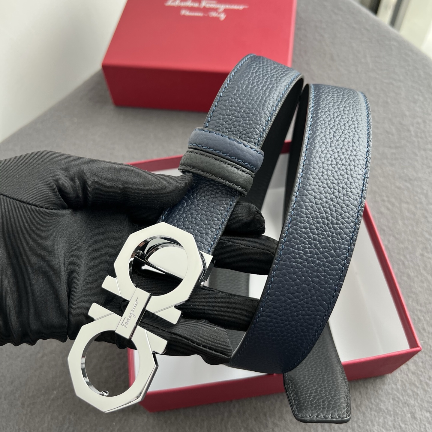 🎐 FERRAGAMO 🎐（菲拉格慕） 采用双面togo➕精品纯铜扣头打造 柔软细腻，双面可用，时尚休闲易搭配，商务百搭