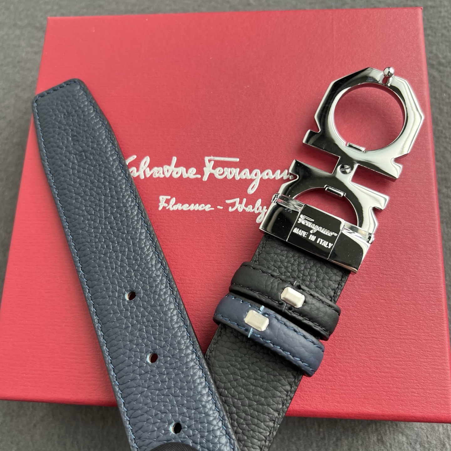 🎐 FERRAGAMO 🎐（菲拉格慕） 采用双面togo➕精品纯铜扣头打造 柔软细腻，双面可用，时尚休闲易搭配，商务百搭