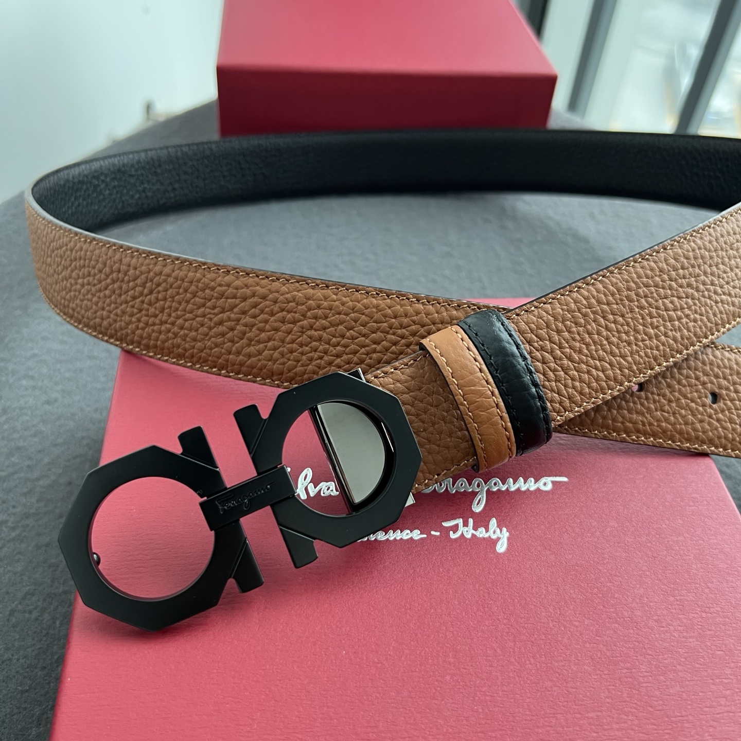 🎐 FERRAGAMO 🎐（菲拉格慕） 采用双面togo➕精品纯铜扣头打造 柔软细腻，双面可用，时尚休闲易搭配，商务百搭