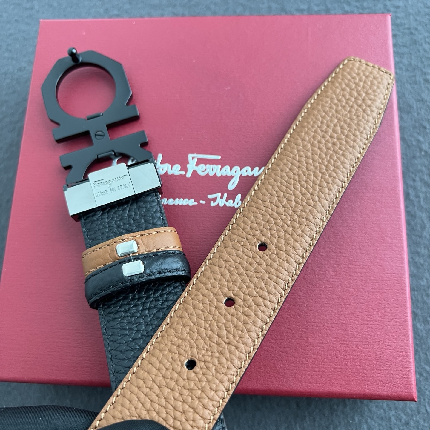 🎐 FERRAGAMO 🎐（菲拉格慕） 采用双面togo➕精品纯铜扣头打造 柔软细腻，双面可用，时尚休闲易搭配，商务百搭