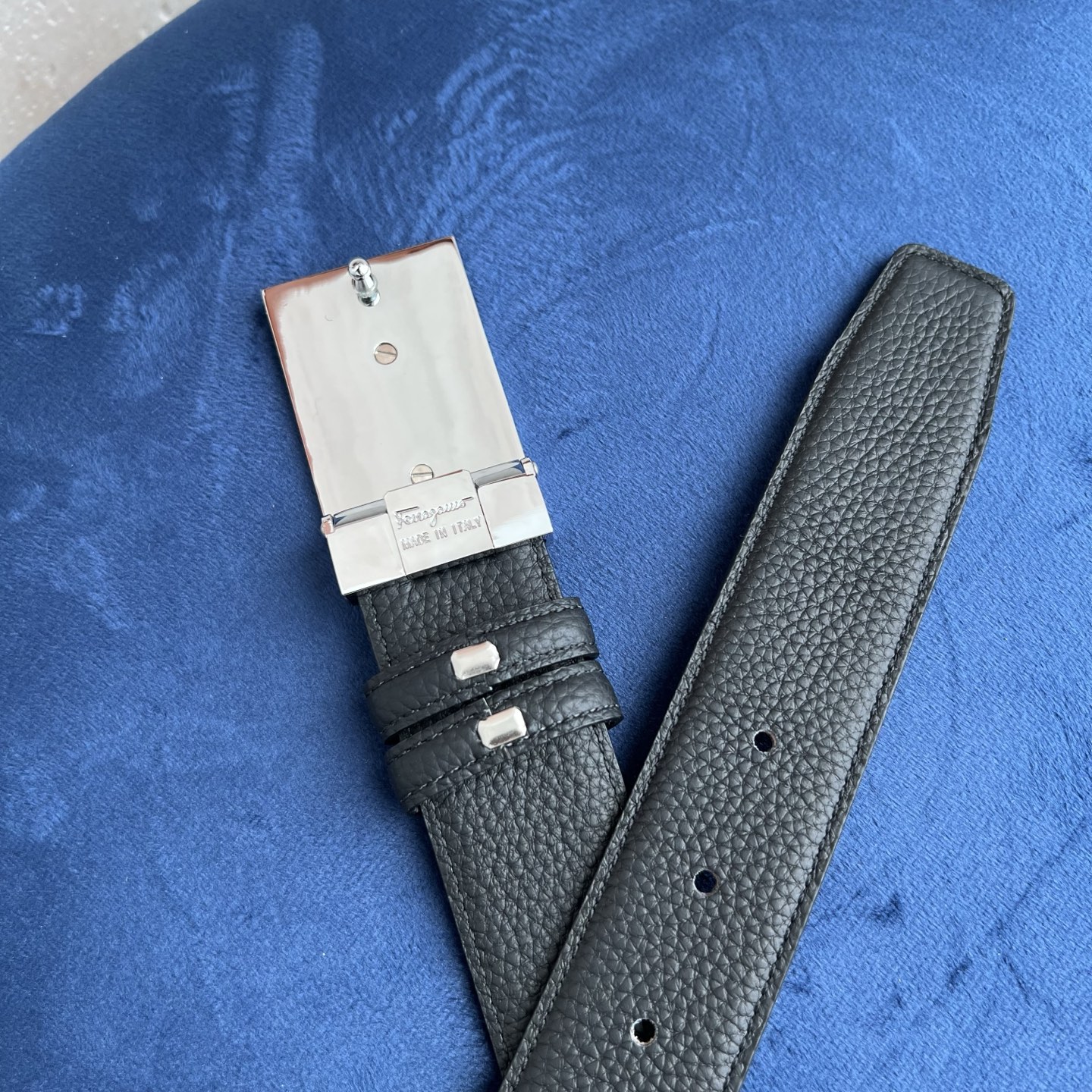 🎐 FERRAGAMO 🎐（菲拉格慕） 采用双面togo➕精品纯铜扣头打造 柔软细腻，双面可用，时尚休闲易搭配，商务百搭