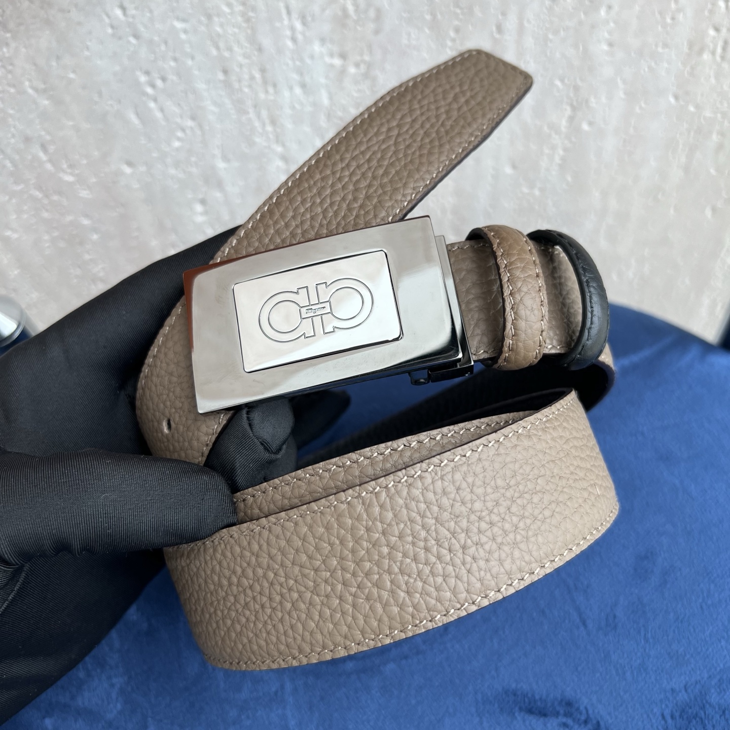 🎐 FERRAGAMO 🎐（菲拉格慕） 采用双面togo➕精品纯铜扣头打造 柔软细腻，双面可用，时尚休闲易搭配，商务百搭