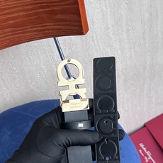 🎐 FERRAGAMO 🎐(菲拉格慕) 采用小牛纹压花➕精品纯铜扣头打造 柔软细腻,双面可用,时尚休闲易搭配,商务百搭大 🎐 FERRAGAMO 🎐(菲拉格慕) 采用小牛纹压花➕精品纯铜扣头打造 柔软细腻,双面可用,时尚休闲易搭配,商务百搭大