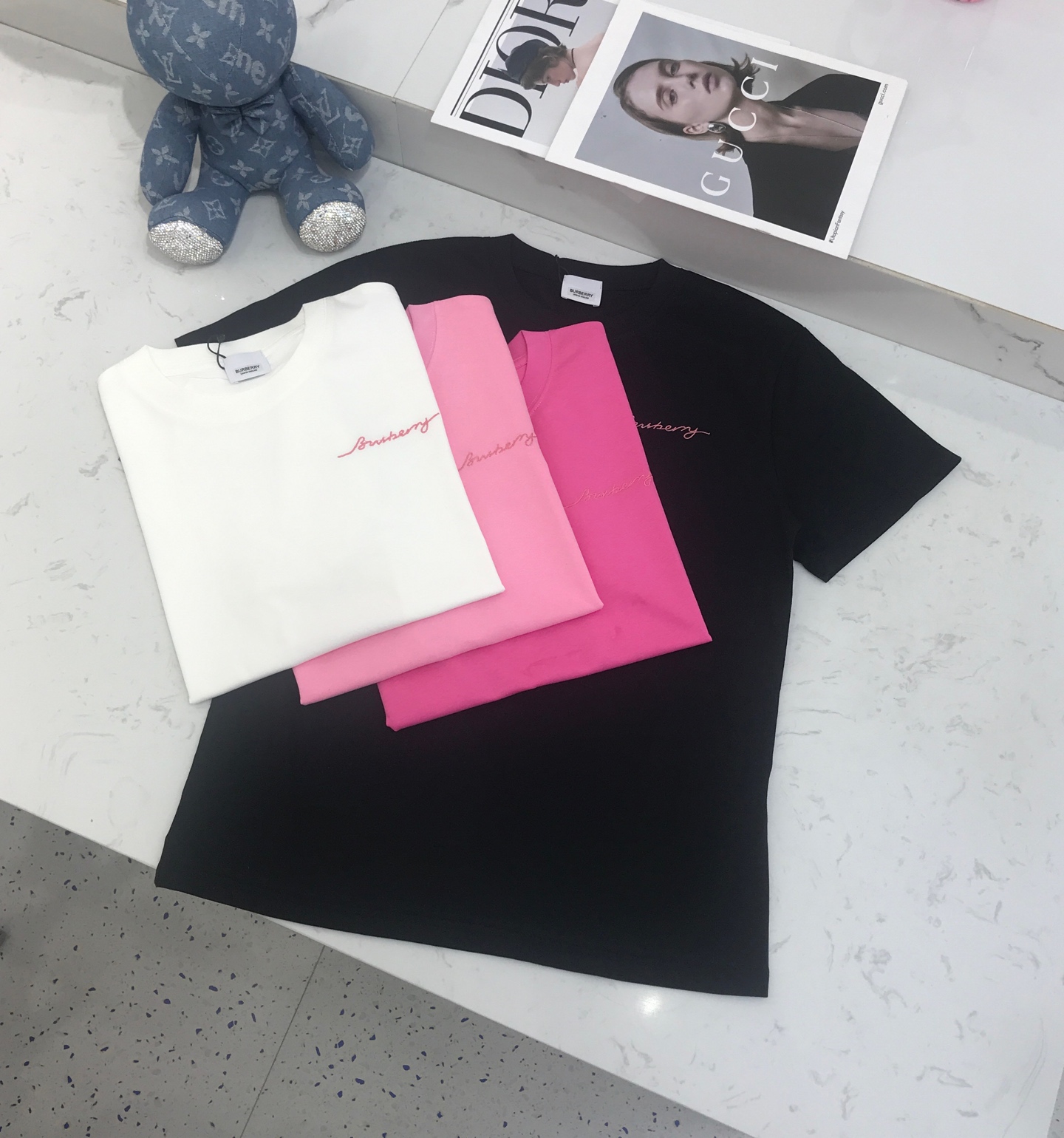 NO:315210,New product customized S, M, L BUR** simple embroidered letter logo round neck short-sleeved T-shirt, black and white pink rose pink, burberry, T-shirt, tees, t-shirt, alexander wang19860909新品定制S, M, L  BUR**简约刺绣字母logo圆领短袖T恤,,黑色白色粉色玫粉色,,burberry,T-shirt,tees，t-shirt,alexander wang,Women's clothing