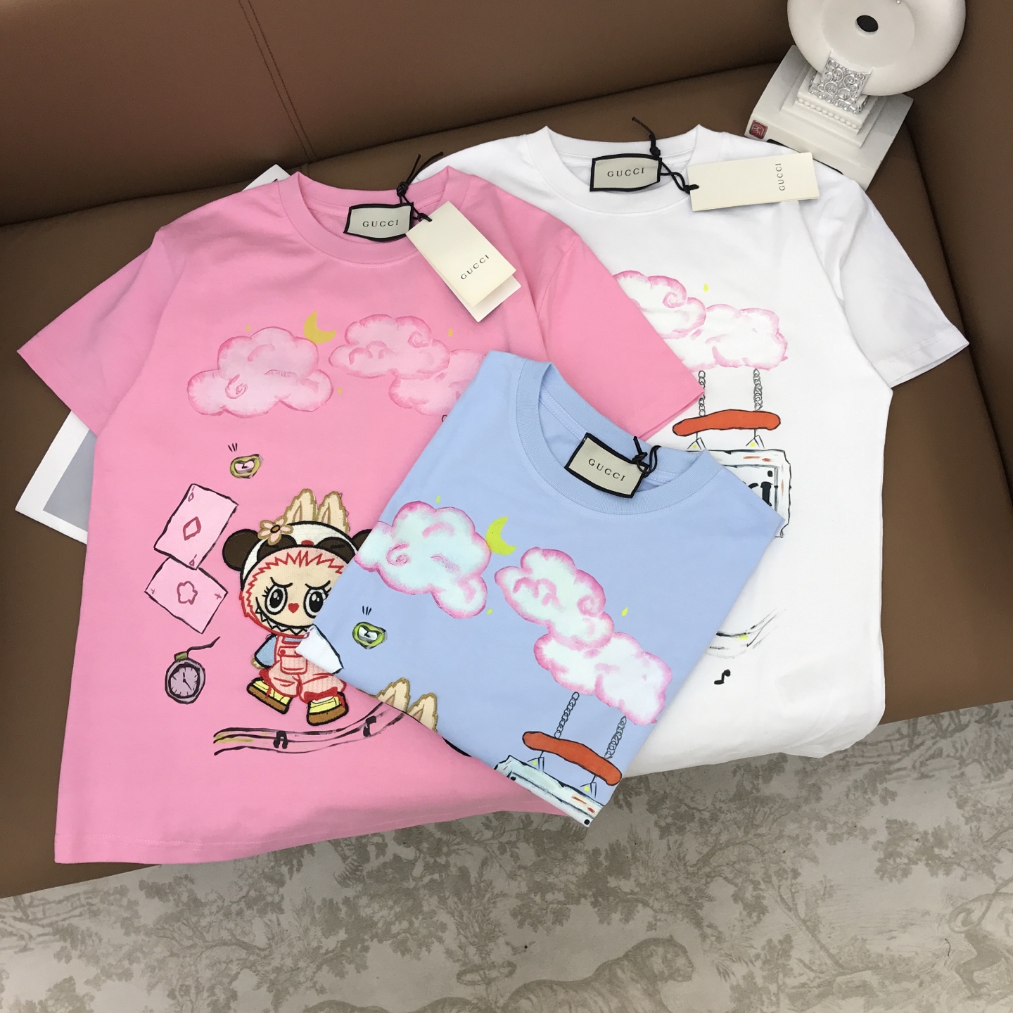 NO:328677,New custom SM L Gucc** cloud embroidered doll pattern round neck short-sleeved T-shirt, white pink blue, gucci, T-shirt, tees, t-shirt, alexander wang19860909新款定制 SM L Gucc**云朵刺绣公仔图案圆领短袖T恤,,白色粉色蓝色,,gucci,T-shirt,tees，t-shirt,alexander wang,Women's clothing