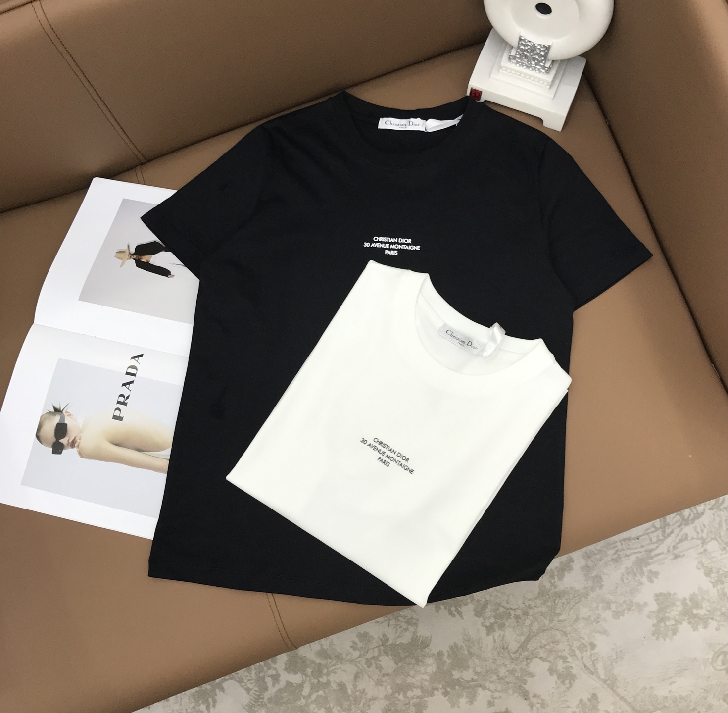 NO:328681,New product custom S, M, L Dio** simple and versatile letter logo round neck short-sleeved T-shirt, black and white, dior, T-shirt, tees, t-shirt, alexander wang19860909新品定制S, M, L Dio**简约百搭字母logo圆领短袖T恤,,黑色白色,,dior,T-shirt,tees，t-shirt,alexander wang,Women's clothing