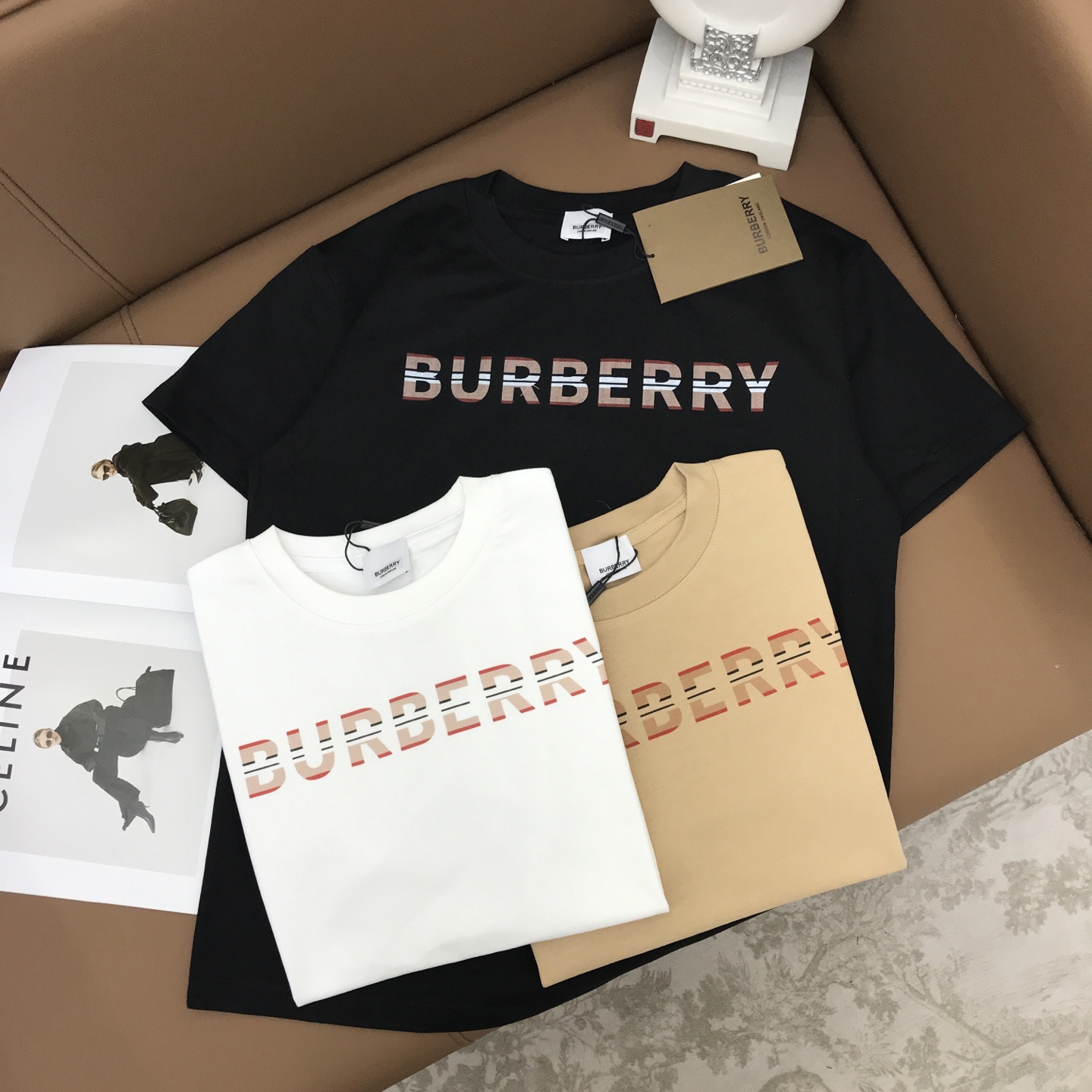 NO:328687,New product customized S, M, L BUR** simple and versatile letter logo round neck short-sleeved T-shirt, black and white brown, burberry, T-shirt, tees, t-shirt, alexander wang19860909新品定制S, M, L BUR**简约百搭字母logo圆领短袖T恤,,黑色白色咖色,,burberry,T-shirt,tees，t-shirt,alexander wang,Women's clothing