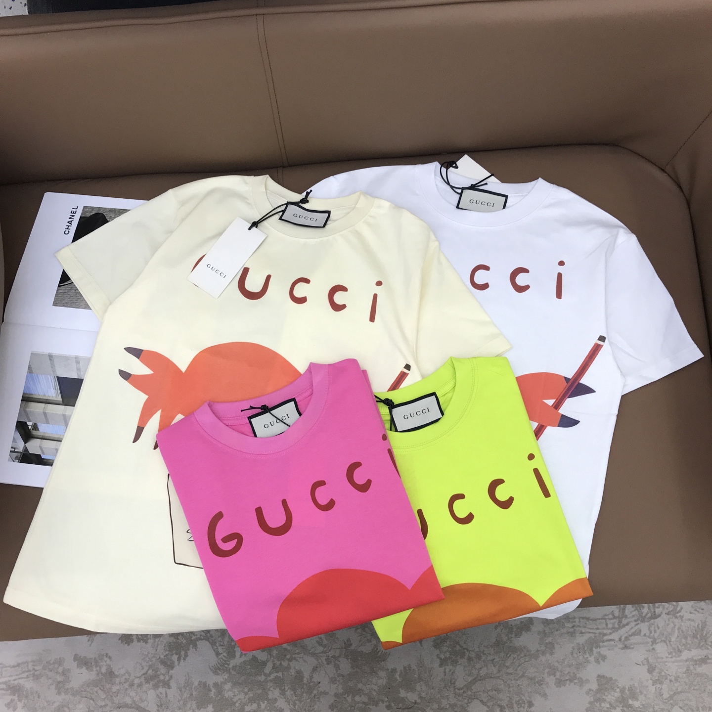Versatile Female Suit P299 with Wrapper; Gucci 25s Custom Crab Pattern T-shirts in Four Colors - 图片 1