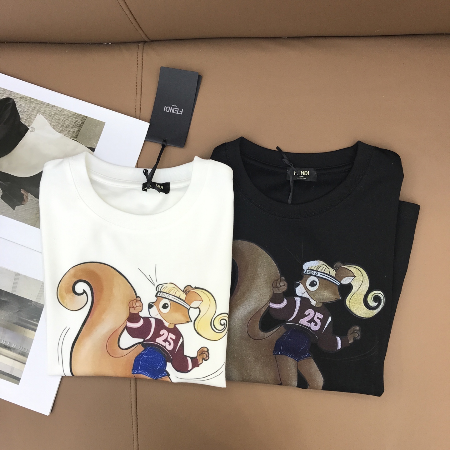 “Versatile P299 Female Suit with Wrapper and Fend 25s Squirrel Logo T-shirts” - 图片 2