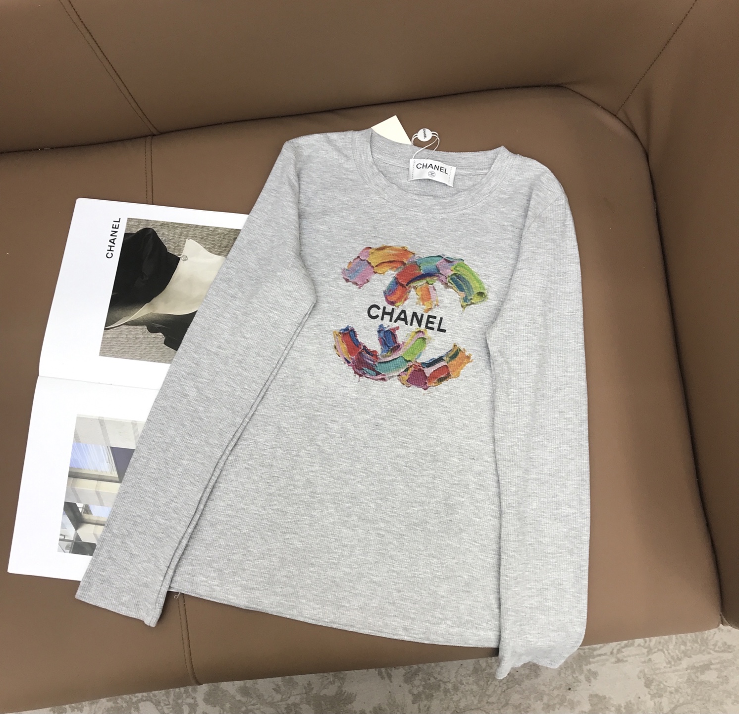 Chanel Women's Long Sleeve T-Shirt with Colorful CC Logo - Stylish & Comfortable 5 i1755767044970 6162 0 3