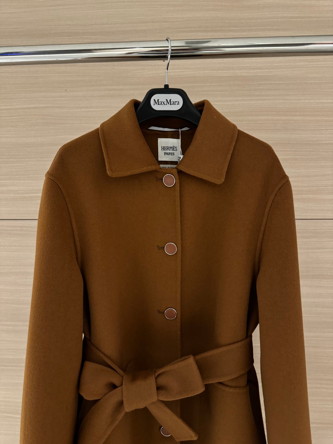 Elegant Wool-Cashmere Blend Coat with Bespoke Buttons & Hand-Stitched Details 6 a1725011854313 7561