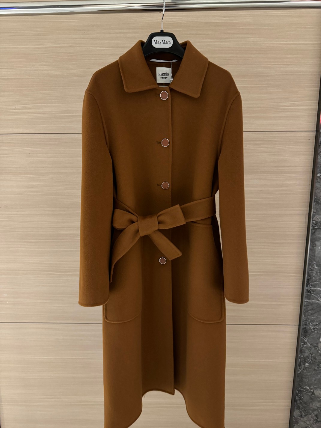 Elegant Wool-Cashmere Blend Coat with Bespoke Buttons & Hand-Stitched Details 4 a1725011854314 2517