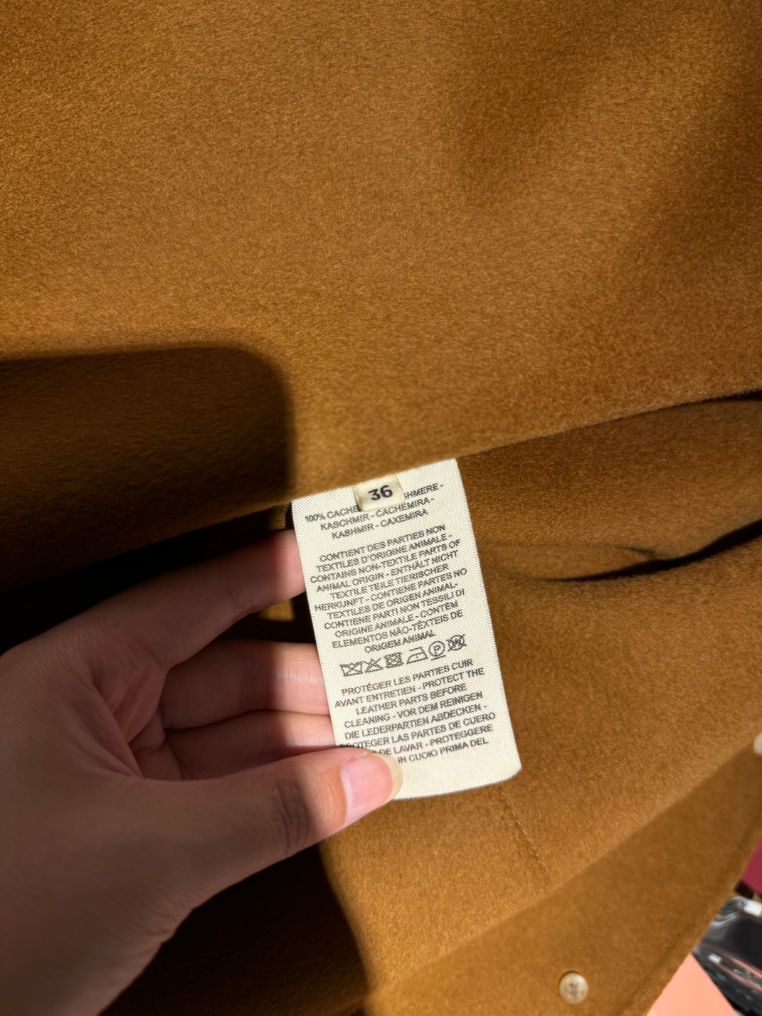 Elegant Wool-Cashmere Blend Coat with Bespoke Buttons & Hand-Stitched Details 8 a1725011854473 2448