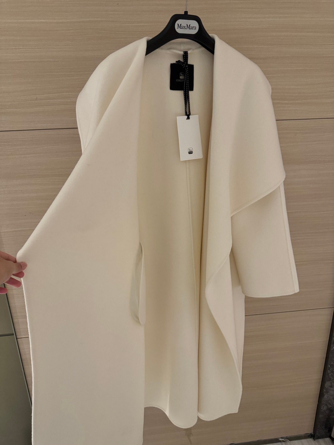 Colombo Max Water Ripple Double-Faced Cashmere Coat - Luxurious & Elegant 4 a1728453860999 2814