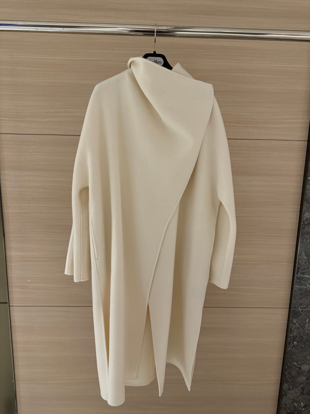 Colombo Max Water Ripple Double-Faced Cashmere Coat - Luxurious & Elegant 7 a1728453861014 4402