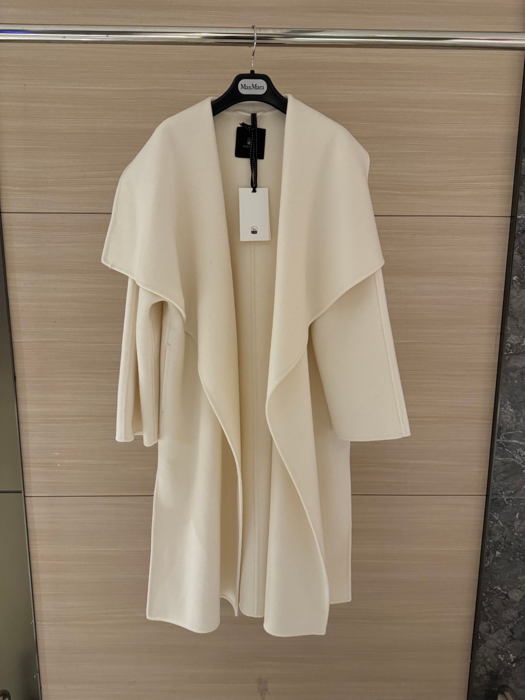 Colombo Max Water Ripple Double-Faced Cashmere Coat - Luxurious & Elegant 3 a1728453861128 5460